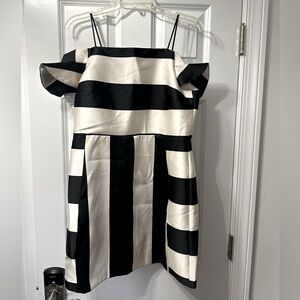 TOPSHOP Black and Tan Stripe Mix Mini Dress. Zipper with Flutter Sleeves!